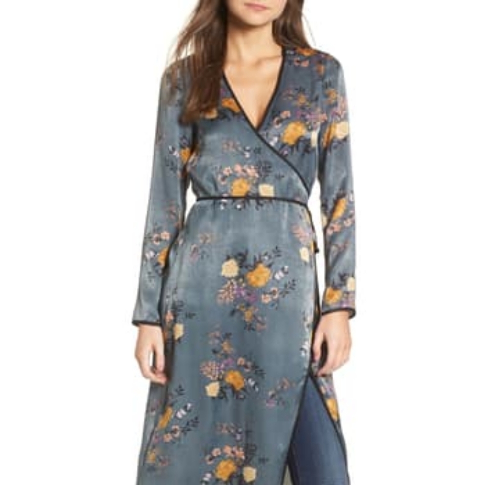 Soprano Satin Wrap Kimono Size M